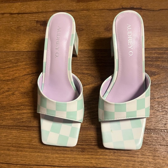 Audrey O. • Slide Shoes • W/ Mint Green • Checkered Design • Size 9 - Picture 3 of 13